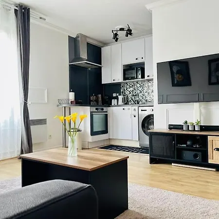 Apartment Chic Design Et Securise Avec Parking, Proche Paris I Cdg *